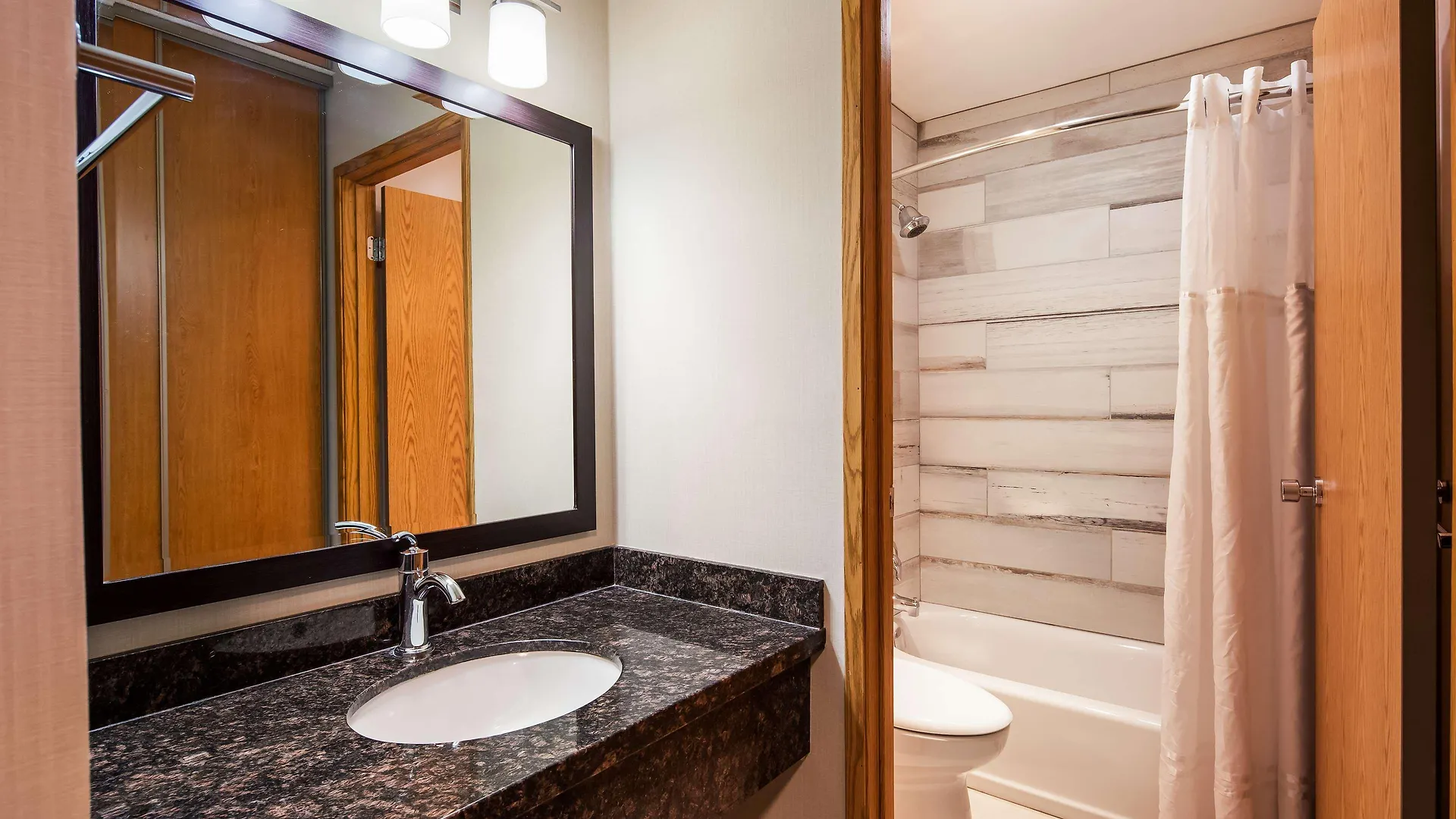 Best Western Plus Country Meadows Inn Aldergrove Canadá