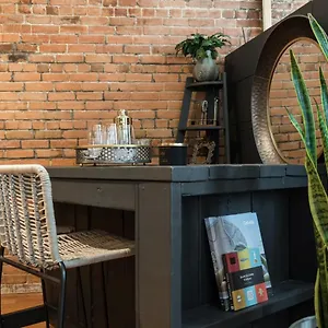 Stunning Old Port Lofts Apartamento